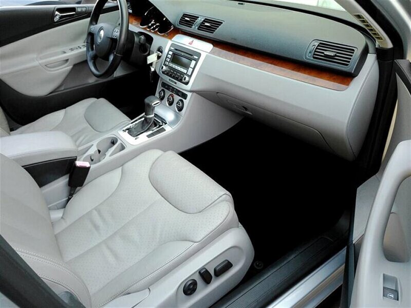 2007 Volkswagen Passat 2.0T photo 11