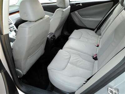 2007 Volkswagen Passat 2.0T   - Photo 14 - Jacksonville, FL 32211