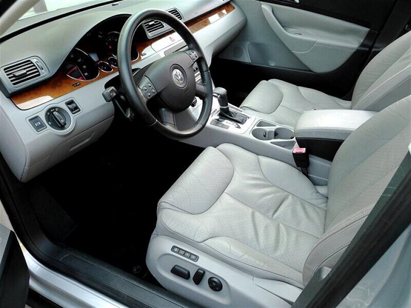 2007 Volkswagen Passat 2.0T photo 9