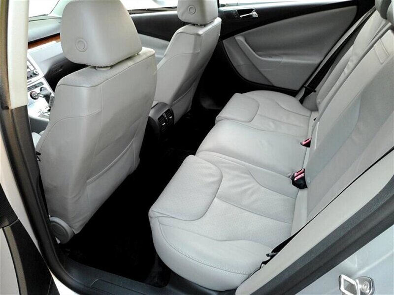 2007 Volkswagen Passat 2.0T photo 14