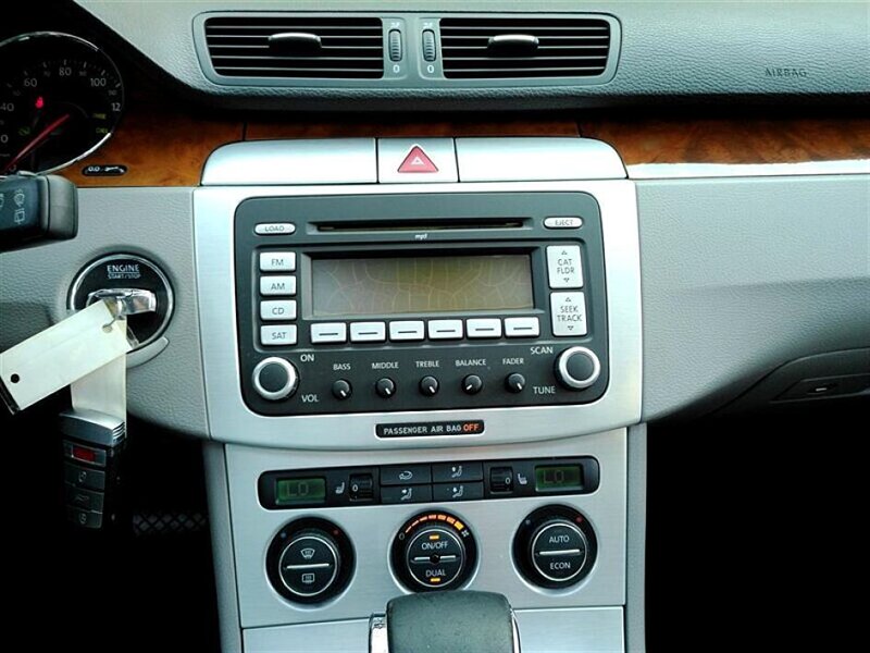 2007 Volkswagen Passat 2.0T photo 17