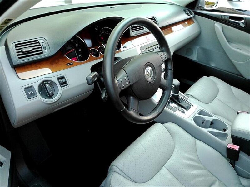 2007 Volkswagen Passat 2.0T photo 16