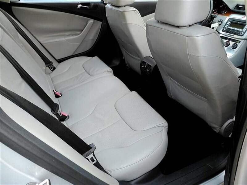 2007 Volkswagen Passat 2.0T photo 13