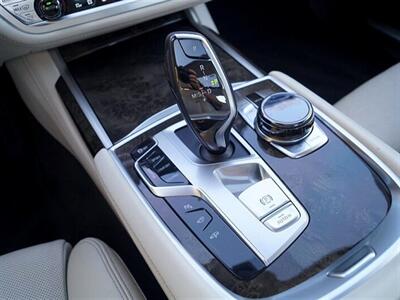 2017 BMW 740i   - Photo 17 - Jacksonville, FL 32211