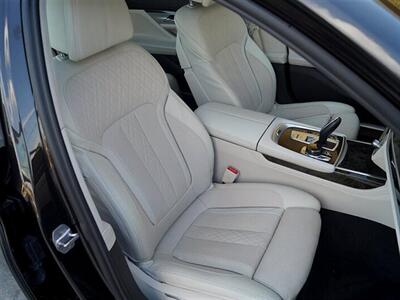 2017 BMW 740i   - Photo 12 - Jacksonville, FL 32211