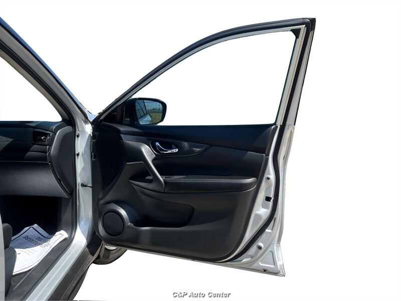 2017 Nissan Rogue SV - Photo 24 - Los Angeles, CA 90044
