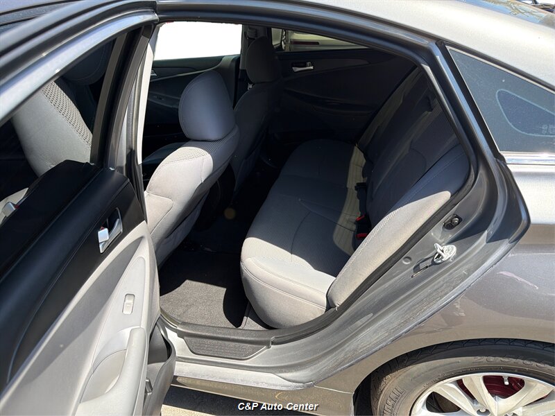 2013 Hyundai SONATA GLS - Photo 9 - Los Angeles, CA 90044