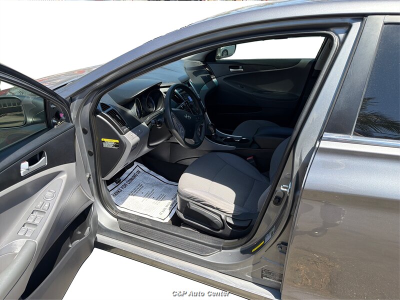 2013 Hyundai SONATA GLS - Photo 8 - Los Angeles, CA 90044