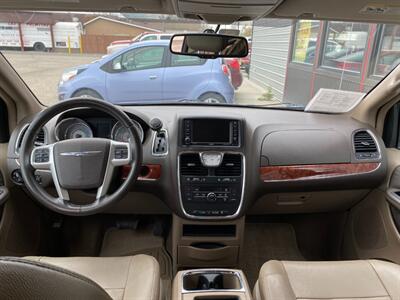 2016 Chrysler Town & Country Touring   - Photo 8 - Powell, WY 82435
