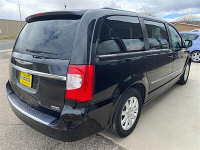 2016 Chrysler Town & Country Touring   - Photo 3 - Powell, WY 82435