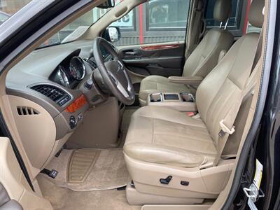 2016 Chrysler Town & Country Touring   - Photo 6 - Powell, WY 82435