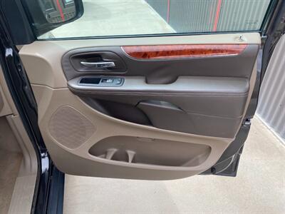 2016 Chrysler Town & Country Touring   - Photo 16 - Powell, WY 82435