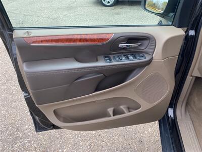 2016 Chrysler Town & Country Touring   - Photo 5 - Powell, WY 82435