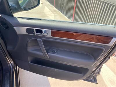 2010 Volkswagen Touareg V6 TDI   - Photo 14 - Powell, WY 82435
