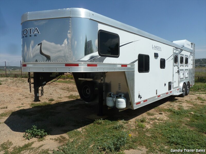 2022 Lakota Charger C8311SR - Photo 1 - Edgewood, NM 87015