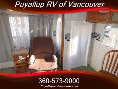 2002 KEYSTONE RV COUGAR 276   - Photo 9 - Vancouver, WA 98682-4901