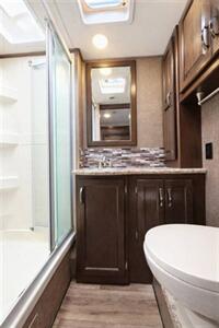 2020 Thor FOURWINDS 31Y - Photo 8 - Puyallup, WA 98373