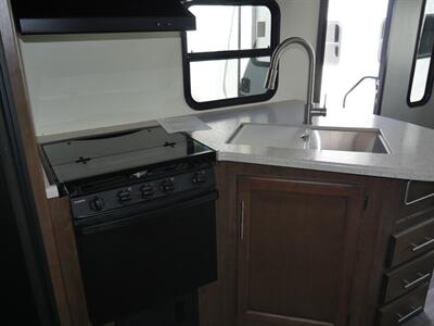 2019 Keystone Cougar 29RLDWE   - Photo 7 - Puyallup, WA 98373