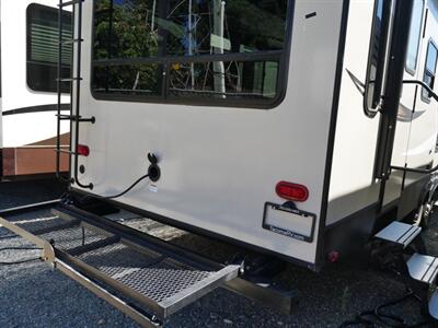 2019 Keystone Cougar 29RLDWE   - Photo 2 - Puyallup, WA 98373