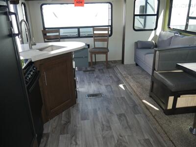 2019 Keystone Cougar 29RLDWE   - Photo 14 - Puyallup, WA 98373