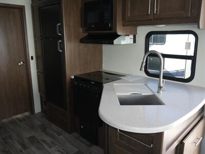 2019 Keystone Cougar 29RLDWE   - Photo 8 - Puyallup, WA 98373