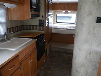 2011 Winnebago Access 26Q   - Photo 11 - Puyallup, WA 98373