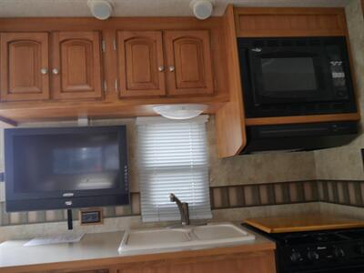 2011 Winnebago Access 26Q   - Photo 6 - Puyallup, WA 98373