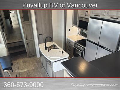 2026 Keystone Montana 3761FL   - Photo 16 - Vancouver, WA 98682-4901
