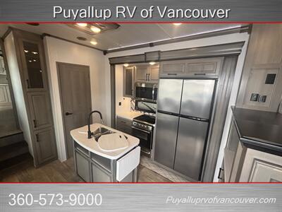 2026 Keystone Montana 3761FL   - Photo 17 - Vancouver, WA 98682-4901
