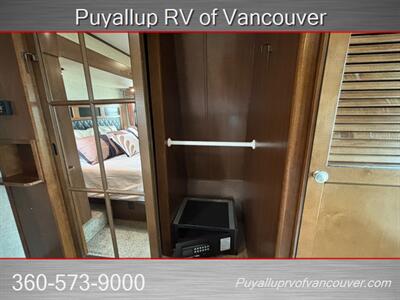 2015 Heartland Big Country 3070RE   - Photo 18 - Vancouver, WA 98682-4901