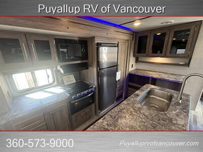 2021 CROSSROADS ZINGER 340RE   - Photo 5 - Vancouver, WA 98682-4901