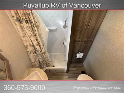 2021 CROSSROADS ZINGER 340RE   - Photo 6 - Vancouver, WA 98682-4901