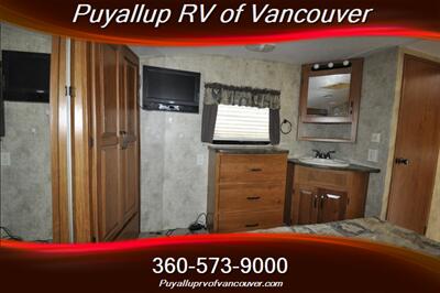 2011 KEYSTONE RV MONTANA 345DBQ   - Photo 19 - Vancouver, WA 98682-4901