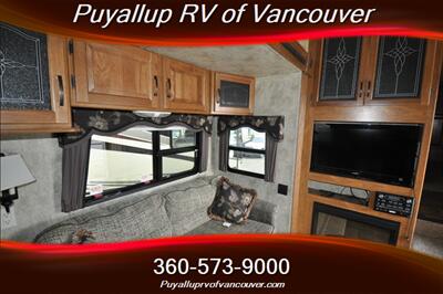 2011 KEYSTONE RV MONTANA 345DBQ   - Photo 13 - Vancouver, WA 98682-4901