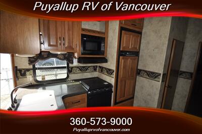 2011 KEYSTONE RV MONTANA 345DBQ   - Photo 14 - Vancouver, WA 98682-4901