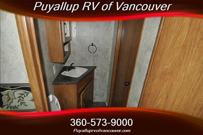 2011 KEYSTONE RV MONTANA 345DBQ   - Photo 15 - Vancouver, WA 98682-4901