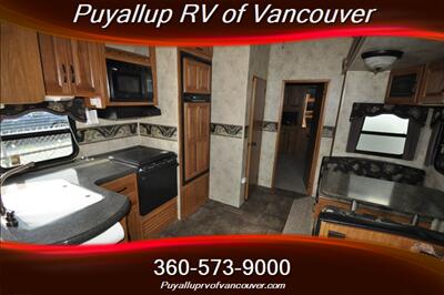 2011 KEYSTONE RV MONTANA 345DBQ   - Photo 11 - Vancouver, WA 98682-4901