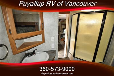 2011 KEYSTONE RV MONTANA 345DBQ   - Photo 16 - Vancouver, WA 98682-4901