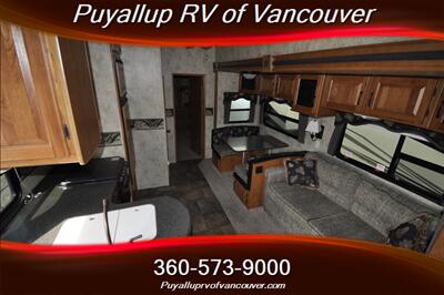 2011 KEYSTONE RV MONTANA 345DBQ   - Photo 9 - Vancouver, WA 98682-4901