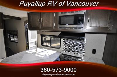 2019 KEYSTONE RV SPRINGDALE 240BHWE   - Photo 10 - Vancouver, WA 98682-4901