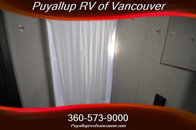 2019 KEYSTONE RV SPRINGDALE 240BHWE   - Photo 18 - Vancouver, WA 98682-4901