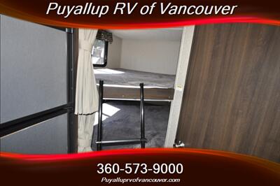 2019 KEYSTONE RV SPRINGDALE 240BHWE   - Photo 16 - Vancouver, WA 98682-4901