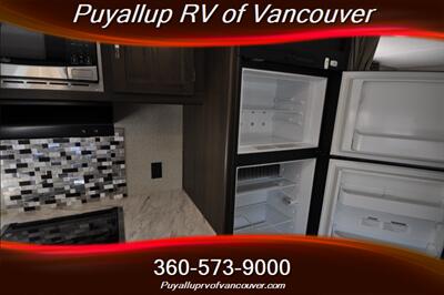 2019 KEYSTONE RV SPRINGDALE 240BHWE   - Photo 12 - Vancouver, WA 98682-4901