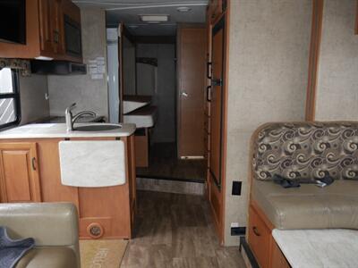 2016 Forest River Sunseeker 2700DS-CD - Photo 11 - Puyallup, WA 98373