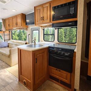 2016 Forest River Sunseeker 2700DS-CD   - Photo 4 - Puyallup, WA 98373