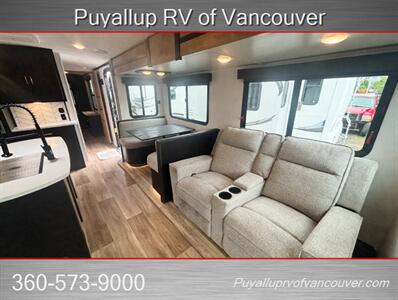 2022 KEYSTONE RV OUTBACK 328RL   - Photo 11 - Vancouver, WA 98682-4901