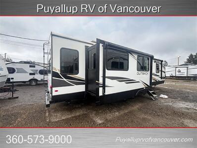 2022 KEYSTONE RV OUTBACK 328RL   - Photo 3 - Vancouver, WA 98682-4901