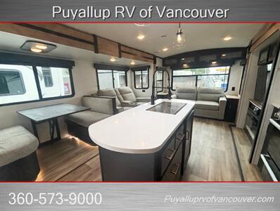 2022 KEYSTONE RV OUTBACK 328RL   - Photo 9 - Vancouver, WA 98682-4901