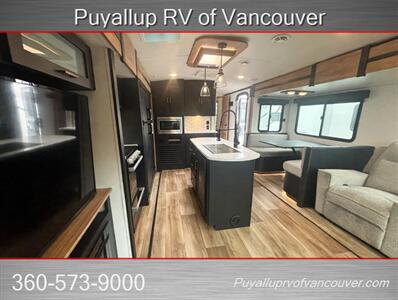 2022 KEYSTONE RV OUTBACK 328RL   - Photo 6 - Vancouver, WA 98682-4901