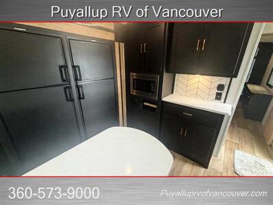2022 KEYSTONE RV OUTBACK 328RL   - Photo 10 - Vancouver, WA 98682-4901